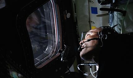 Auf diesem von der Nasa zur Verfügung gestellten Bild wird Artemis-II-Pilot Victor Glover im Orion-Raumschiff während des Artemis-II-Mondvorbeiflugs am 6. April 2026 fotografiert. Auf diesem von der Nasa zur Verfügung gestellten Bild wird Artemis-II-Pilot Victor Glover im Orion-Raumschiff während des Artemis-II-Mondvorbeiflugs am 6. April 2026 fotografiert.