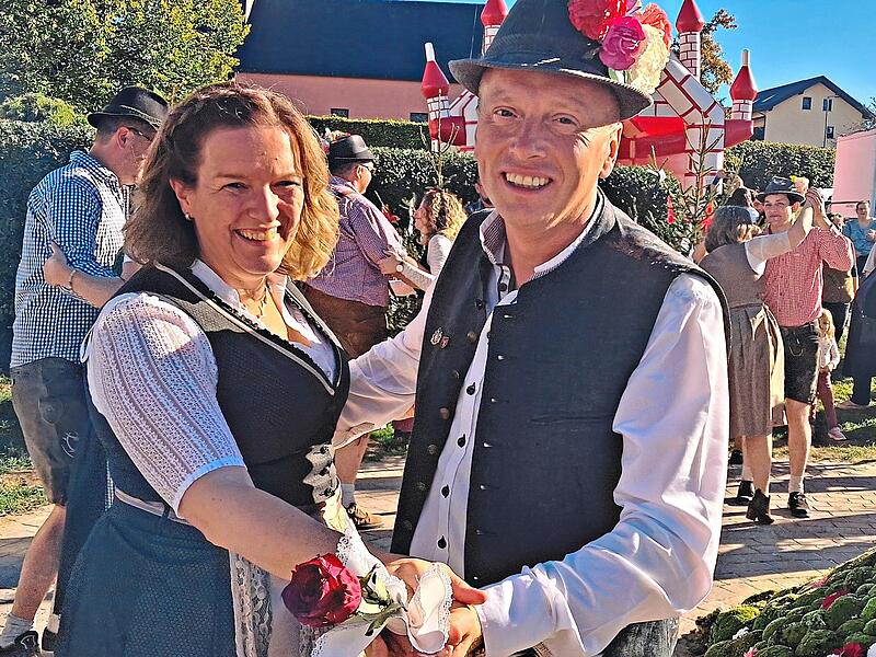 Sabrina Müller und Bürgermeister Thomas Löffler waren vor 25 Jahren ein Zechpaar.Veronika Schadeck Sabrina Müller und Bürgermeister Thomas Löffler waren vor 25 Jahren ein Zechpaar.Veronika Schadeck