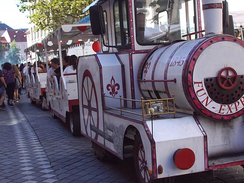 Die „Eisenbahn“ ist wieder eine Attraktion für Jung und Alt gewesen.