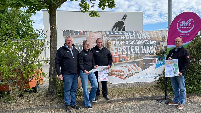 F&uuml;r den Bauern- und Familientag werben (von links) Kreisobmann Michael Reck und Kreisb&auml;uerin Barbara G&ouml;pfert, Schweinfurt, BBV-Kreisobmann Dieter Rei&szlig;enweber, Ha&szlig;berge, sowie BBV-Gesch&auml;ftsf&uuml;hrer Klaus Pieroth.