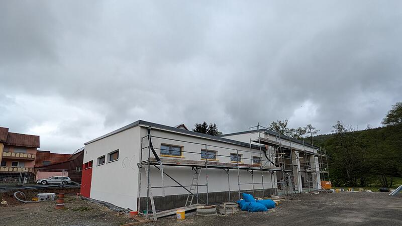 Noch wird am Feuerwehrhaus Premich gearbeitet. Bald soll auch ein neues Fahrzeug einziehen.