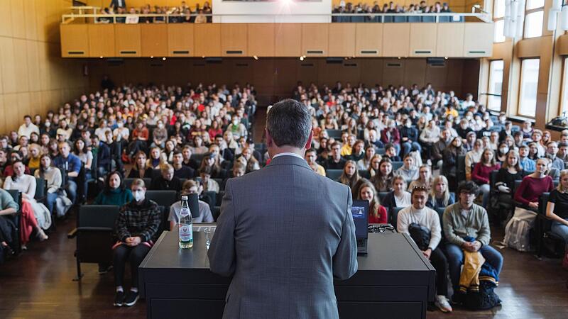 Zum Start des Wintersemesters stellen wir die neuen Professoren an der Uni Bamberg vor.