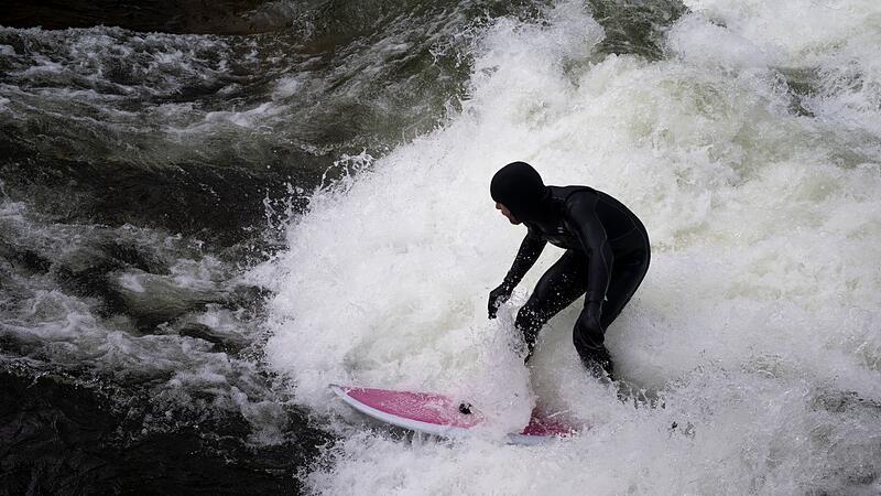 Surfer an der Eisbachwelle