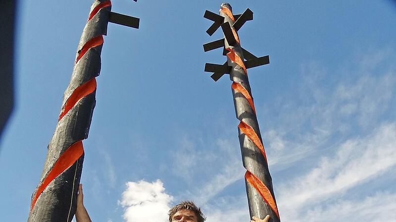 &bdquo;Les Deux Pelliers&ldquo; nennt Bildhauer Urban Stark sein Objekt, das nun den Nordhalbener Skulpturenpfad am Naturerlebnispfad vorl&auml;ufig abschlie&szlig;t.