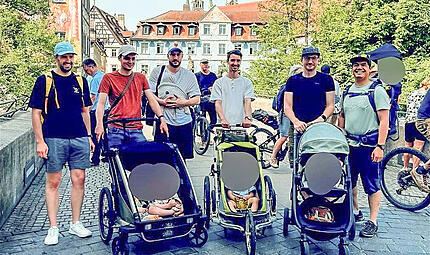 Walking Dads Seit einiger Zeit treffen sich frischgebackene Väter in Bamberg um als „Walking Dads" gemeinsam spazieren zu gehen.