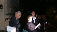 Terry Swartzberg, Rabbinerin Antje Yael Deusel und Oberbürgermeister Andreas Starke gestalteten die Gedenkstunde an der Villa Dessauer.