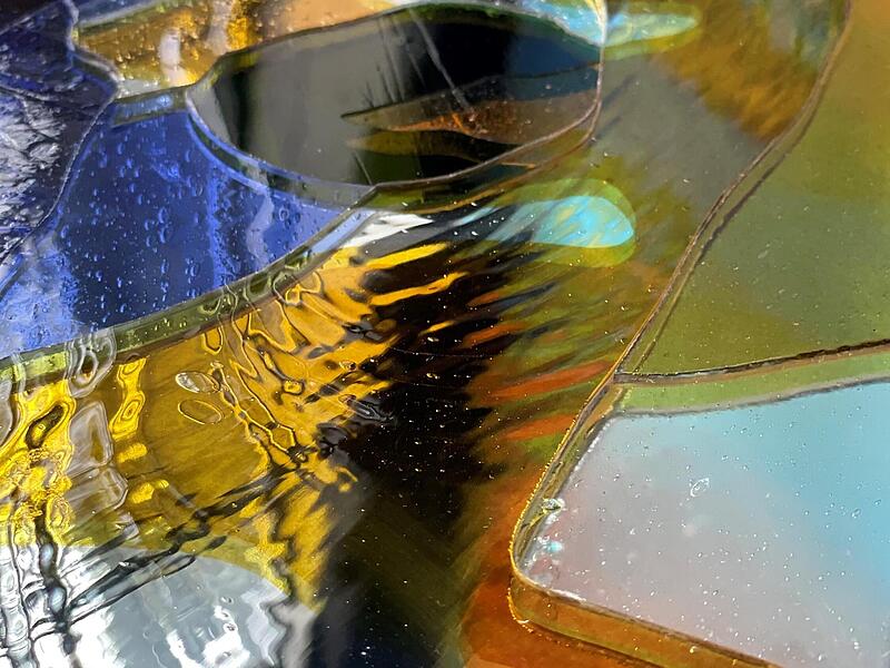 Theologe Georg Beirer sagt: &bdquo;Am Anfang sehen wir uns selbst im Spiegel, dann spiegeln wir uns in den anderen, und dann wird der Spiegel so transparent, dass uns das Antlitz Gottes selbst entgegentritt.&ldquo;