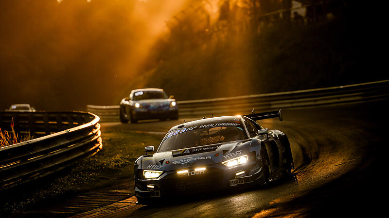 Der Audi #1 mit Christopher Haase ist bei den 24h Nürburgring 2025 am Samstagabend ausgeschieden.