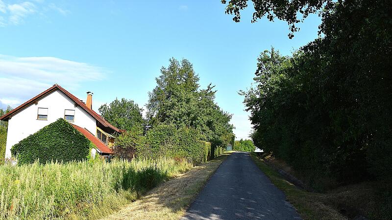 Eine Freiflächen-Photovoltaikanlage, die gleich neben der Wohnbebauung auf einem Feld errichtet werden soll, sorgte auch im Marktgemeinderat von Marktzeuln, insbesondere wegen der geringen Abstandsflächen, für eine längere Aussprache.