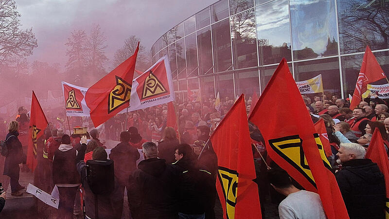 Die IG Metall ist die mächtigste Gewerkschaft in der Region Bamberg, hier bei einer Demo an der Kongresshalle. Die IG Metall ist die mächtigste Gewerkschaft in der Region Bamberg, hier bei einer Demo an der Kongresshalle.