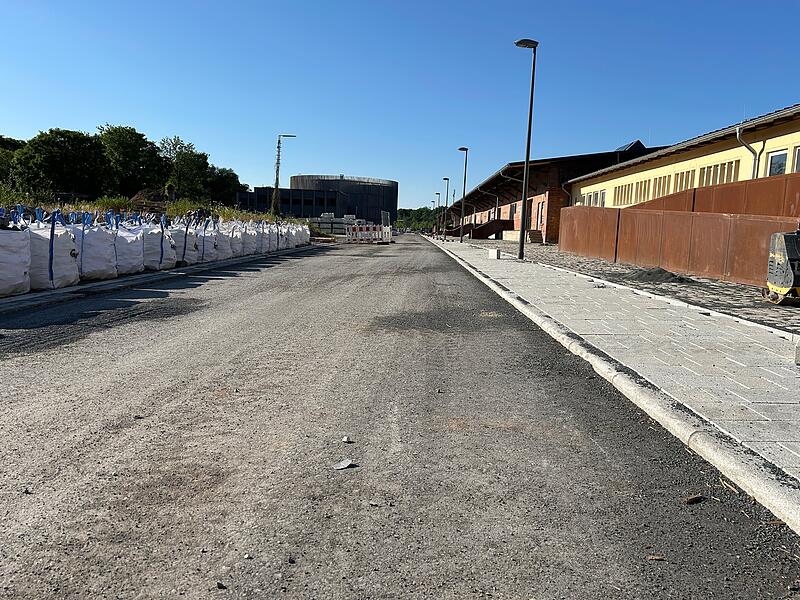 Bauarbeiten rund ums Globe Coburg &ndash; die neue Stra&szlig;e am ehemaligen G&uuml;terbahnhof ist fast fertig