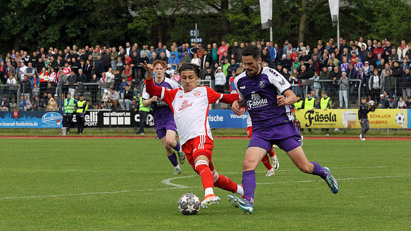 Marco Schmitt (rechts) und der FC Eintracht Bamberg dürfen sich auch in der neuen Regionalligasaison mit Bayern München II messen. Das Duell mit dem FCB ist sogar schon terminiert, findet am Tag der Deutschen Einheit (3. Oktober) statt.