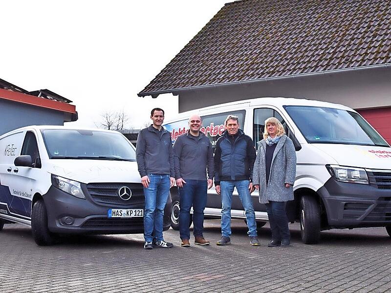 Sie freuen sich &uuml;ber die Zusammenarbeit: Auf unserem Bild (von links) die beiden Gesch&auml;ftsf&uuml;hrer Felix Prinzbach und Michael Kaiser von KPeTec GmbH & Co.KG sowie Thomas Angerm&uuml;ller und Kerstin Fertsch-Angerm&uuml;ller von der bisherigen Firma &bdquo;Elektro ...