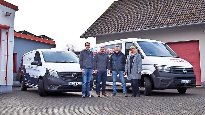 Sie freuen sich &uuml;ber die Zusammenarbeit: Auf unserem Bild (von links) die beiden Gesch&auml;ftsf&uuml;hrer Felix Prinzbach und Michael Kaiser von KPeTec GmbH & Co.KG sowie Thomas Angerm&uuml;ller und Kerstin Fertsch-Angerm&uuml;ller von der bisherigen Firma &bdquo;Elektro ...