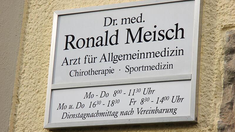 Um die Nachfolge von Hausarzt Dr. Ronald Meisch, der im M&auml;rz 2025 seine Praxis schlie&szlig;t, ging es in der Stadtratssitzung in K&ouml;nigsberg.