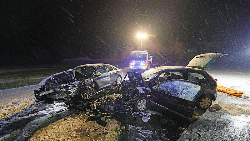 Auto gerät in Gegenverkehr