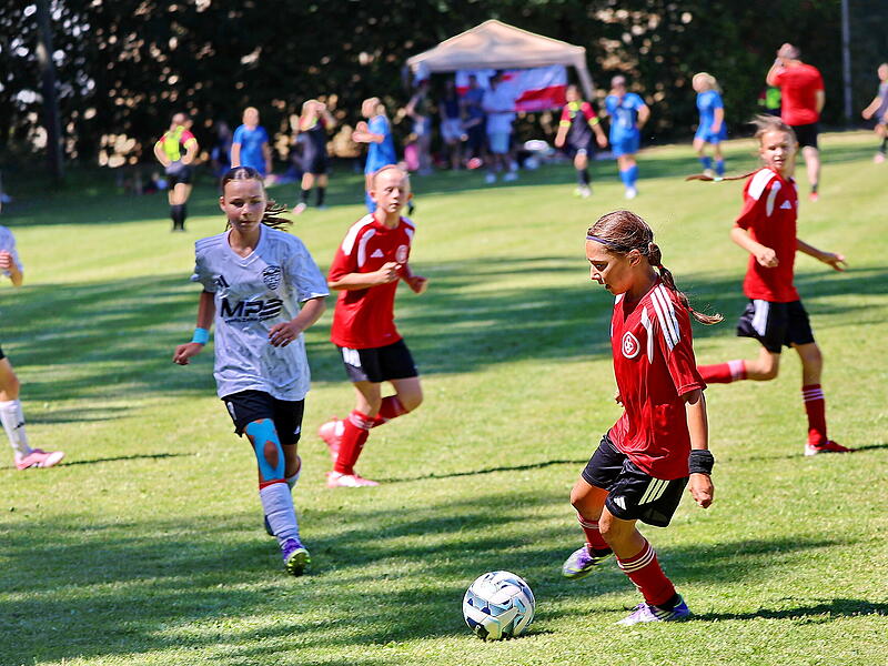 Beim FSV Ph&ouml;nix Buttenheim fand das gr&ouml;&szlig;te M&auml;dchenfu&szlig;ballturnier Nordbayerns statt.