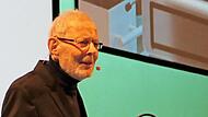 Niklaus Brantschen, Jesuitenpater, Zen-Meister und Autor, er&ouml;ffnete den Heiligenfeld Kongress.