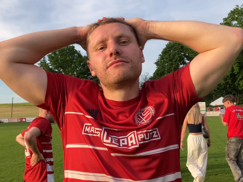 Marktgraitz-Spielertrainer Adrian Kremer rang nach dem Schlusspfiff nach der Fassung. Marktgraitz-Spielertrainer Adrian Kremer rang nach dem Schlusspfiff nach der Fassung.