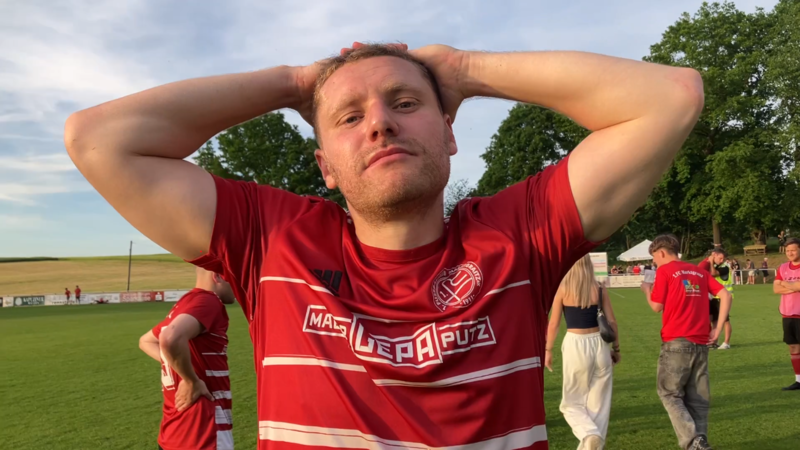 Marktgraitz-Spielertrainer Adrian Kremer rang nach dem Schlusspfiff nach der Fassung. Marktgraitz-Spielertrainer Adrian Kremer rang nach dem Schlusspfiff nach der Fassung.