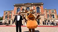 Armin Maiwald und die Maus haben es 2019 auch zu den Bayreuther Festspielen geschafft.