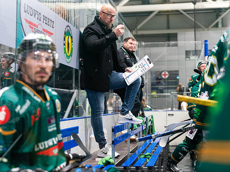 Höchstadt Alligators brauchen Tore in Heilbronn Nur ein Tor schoss Höchstadt in den vergangenen zwei Oberligaspielen. Morgan Persson (Mitte) hat entsprechend viel zu tun.