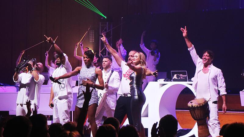 Alex Christensen & The Berlin Orchestra lieferten eine spektakul&auml;re und f&uuml;r Bad Kissingen so ungew&ouml;hnliche wie einmalige Zeitreise in die Musikwelt der 90er Jahre.