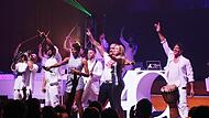 Alex Christensen & The Berlin Orchestra lieferten eine spektakuläre und für Bad Kissingen so ungewöhnliche wie einmalige Zeitreise in die Musikwelt der 90er Jahre.