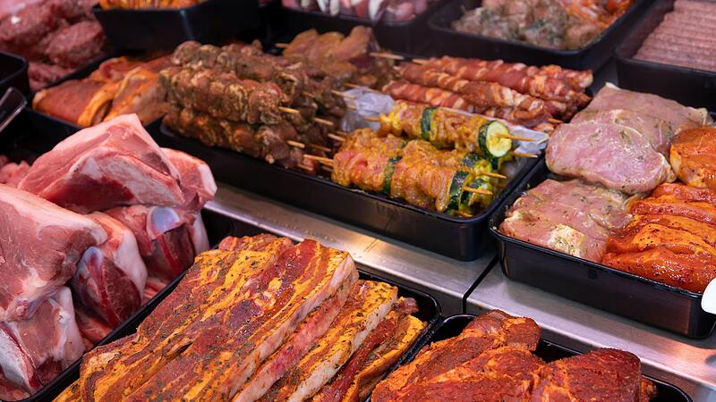 Der Konsum von Fleisch ist immer für eine Kontroverse gut. Diesmal geht es um angeblich neue Empfehlungen der Deutschen Gesellschaft für Ernährung (DGE). Der Konsum von Fleisch ist immer für eine Kontroverse gut. Diesmal geht es um angeblich neue Empfehlungen der Deutschen Gesellschaft für Ernährung (DGE).