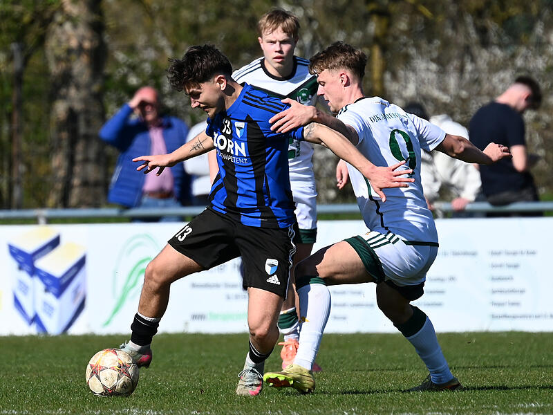 Niklas Held (links) und der Jahn mussten gegen Fabio Pirners DJK Ammerthal leiden. Bei Kellerkind Lauterhofen wird Forchheim &auml;hnlich viel Kampfgeist brauchen.