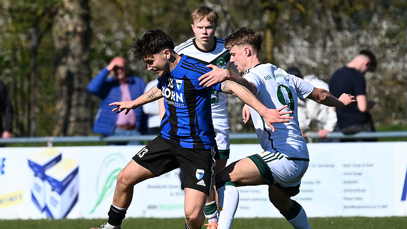 Niklas Held (links) und der Jahn mussten gegen Fabio Pirners DJK Ammerthal leiden. Bei Kellerkind Lauterhofen wird Forchheim &auml;hnlich viel Kampfgeist brauchen.