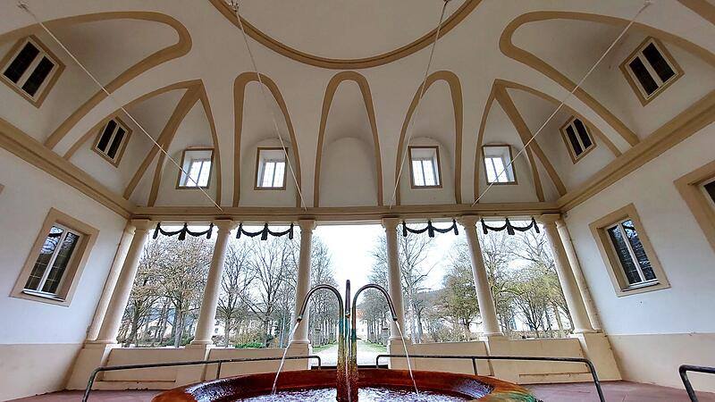 Balthasar-Neumann-Quelle im Kurpark von Bad Bocklet Balthasar-Neumann-Quelle im Kurpark von Bad Bocklet