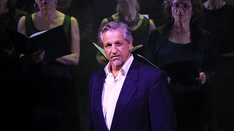 Michael Lion als Scarpia in Puccinis &bdquo;Tosca&ldquo; bei einem Gala-Abend im Landestheater Coburg im Mai 2023