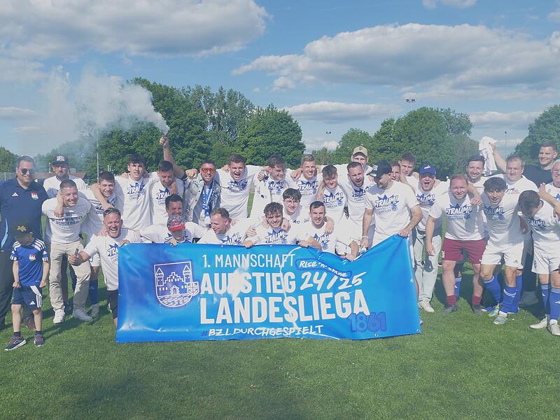 Der TSV Burgebrach bejubelt den Meistertitel in der Bezirksliga Oberfranken West nach dem 2:1 in Kemmern.TSV Burgebrach: Meister Bezirksliga West 2024/25 Der TSV Burgebrach bejubelt den Meistertitel in der Bezirksliga Oberfranken West nach dem 2:1 in Kemmern.