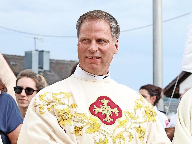 Pfarrer Matthias Steffel anl&auml;sslich der Feier seines 20. Priesterjubil&auml;ums 2024.