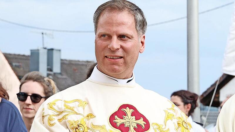 Pfarrer Matthias Steffel anl&auml;sslich der Feier seines 20. Priesterjubil&auml;ums 2024.