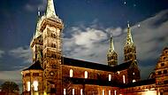 13 LED-Scheinwerfer lassen den Bamberger Dom seit Kurzem in neuem Glanz erstrahlen.