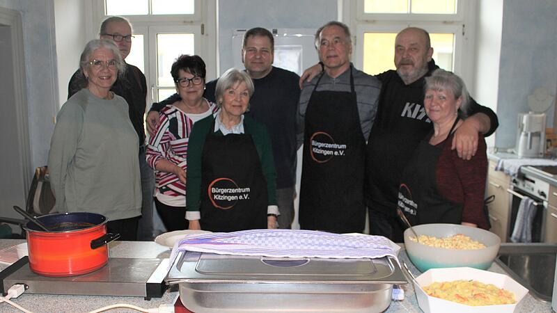 Zweimal in der Woche wurde im Bürgerzentrum ein Treffpunkt im Rahmen des „Wärme-Winters“ angeboten. Unser Bild zeigt einen Teil der freiwilligen Helfer. Zweimal in der Woche wurde im Bürgerzentrum ein Treffpunkt im Rahmen des „Wärme-Winters“ angeboten. Unser Bild zeigt einen Teil der freiwilligen Helfer.