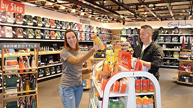 Jede Menge Herzblut und Leidenschaft haben Anna Maria und ihr Mann Sebastian Lang in die Neuer&ouml;ffnung ihres Schul- und Schreibwarenladens L&ouml;wengold gesteckt.