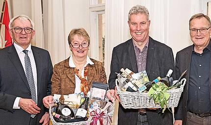 Landrat Johann Kalb, die scheidenden Schulleiter Brigitte Cleary und Michael Strehler sowie Oberbürgermeister Andreas Starke (von links) Landrat Johann Kalb, die scheidenden Schulleiter Brigitte Cleary und Michael Strehler sowie Oberbürgermeister Andreas Starke (von links)