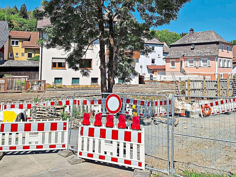 Die Baustelle bei der Ankerbr&uuml;cke ist eine gro&szlig;e Ma&szlig;nahme. Zurzeit wird die zweite Ufermauer saniert und neu aufgebaut.Susanne Deuerling