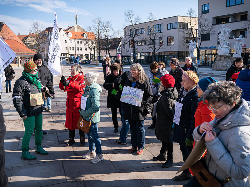 Die sch&ouml;nsten Impressionen von der Menschenkette der Omas gegen Rechts am 8. Februar in Forchheim.