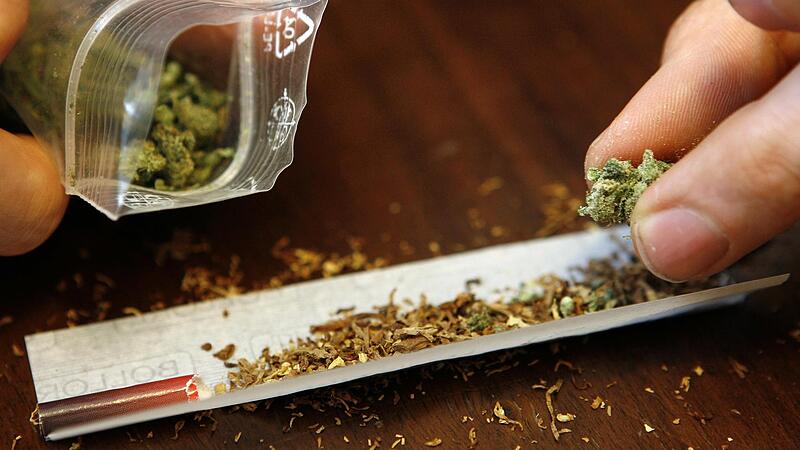 Bei der Wohnungsdurchsuchung fanden die Beamten abgepackte Tüten mit 84 Gramm Marihuana.