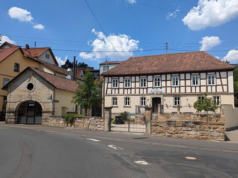Das Wirtshaus ist top ausgestattet, unter anderem mit einem Biergarten und separater Pizzak&uuml;che.