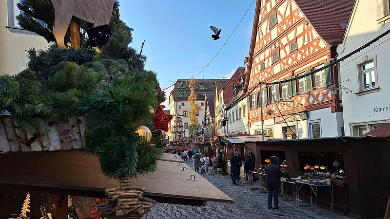 Auf dem weihnachtlichen Weg zur Kaiserpfalz: Forchheims Innenstadt ist beliebt bei Gästen, wenn da nicht noch einige unliebsame Baustellen wären.Forchheim & Fränkische Schweiz