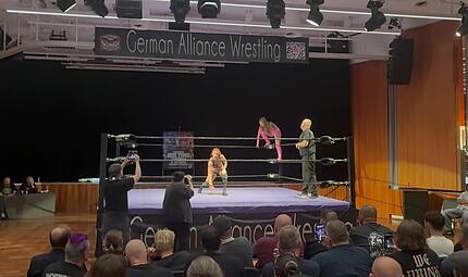 Wrestling-Premiere in Coburg: Volles Kongresshaus Wrestling-Premiere in Coburg: Volles Kongresshaus