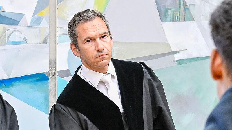 Er wird am Donnerstag in Würzburg das Urteil im Prozess um tödliche Messerstiche vor Stift Haug verkünden: der Vorsitzende Richter Thomas Schuster. Er wird am Donnerstag in Würzburg das Urteil im Prozess um tödliche Messerstiche vor Stift Haug verkünden: der Vorsitzende Richter Thomas Schuster.