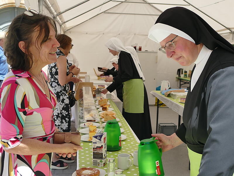 Heinrichsfest in Bamberg: Schwestern packen mit an.
