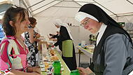 Heinrichsfest in Bamberg: Schwestern packen mit an.