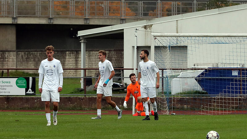 Enttäsuchung beim TSV Hirschaid nach dem Ebersdorfer Treffer zum 0:1.
